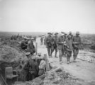 Brit katonák terelnek német foglyokat 1916 szeptemberében