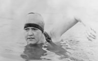 Ederle versenyszerűen is úszott: az 1924-es párizsi olimpiáról érmekkel tért haza