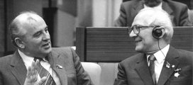 A német kommunista politikus, Erich Honecker társaságában