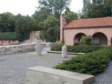 A mauzóleum és a romkert közötti rész (forrás: wikipedia/Globetrotter19/CC BY-SA 3.0)