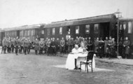 IV. Károly és Zita királyné visszatérése alkalmából rendezett tábori mise a biatorbágyi vasútállomáson 1921. október 22-én (Kép forrása: Fortepan/ Lencse Zoltán)