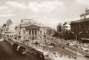 Az egykori Népszínház, majd Nemzeti Színház épülete az 1960-as évek közepéig állt a Blaha Lujza téren