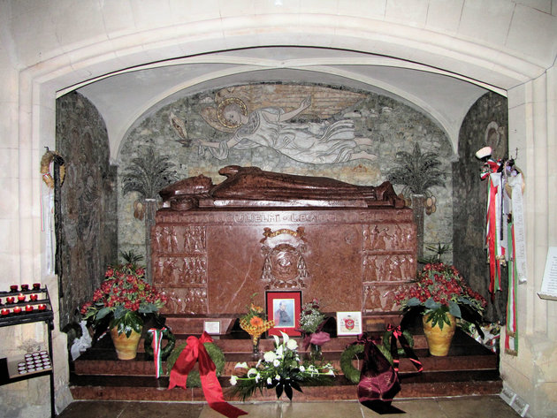 Apor Vilmos végleges sírhelye (Kép forrása: Wikipédia / KovacsDaniel / CC BY-SA 3.0)