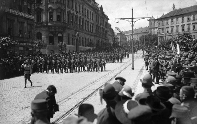 A cseh csapatok bevonulnak Pozsonyba (1919)