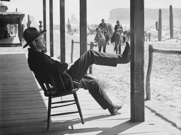Henry Fonda (1905–1982) Wyatt Earp szerepében a Clementina, kedvesem című 1946-os filmben, amely az O.K. Corral-i lövöldözéshez vezető eseménysorozatot dolgozza fel John Ford rendezésében