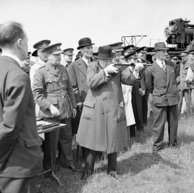 Churchill nem habozott (a kép csak illusztráció, a fotó a brit támadás után, 1941-ben készült)