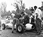Az 1963-as budapesti Grand Prix egy versenyzője a felvonulási téren (Fortepan / Bauer Sándor)