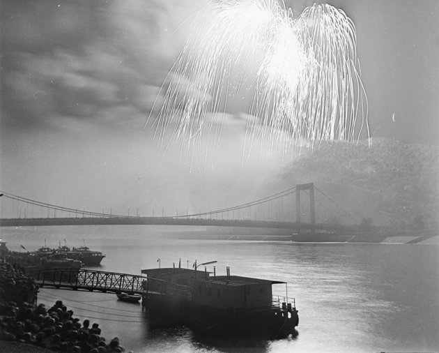Augusztus 20-i tűzijáték 1978-ban (kép forrása: Fortepan / MHSZ)
