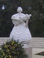 Széppataki Róza szobra a Horváth-kertben (kép forrása: wikipédia / Akela3 /  CC BY-SA 4.0)