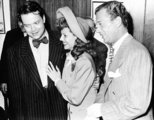 Rita Hayworth és Orson Welles az esküvőjükön (jobbra Joseph Cotten, a vőlegény tanúja)