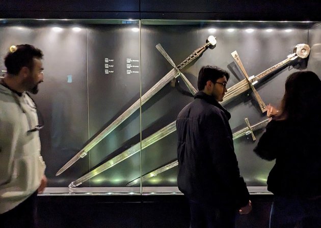 Óriási magyar kardok a fegyvertárban